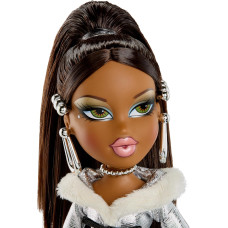 Кукла Братц Саша с браслетом Bratz Charmz Sasha Fashion Doll Charm Bracelet